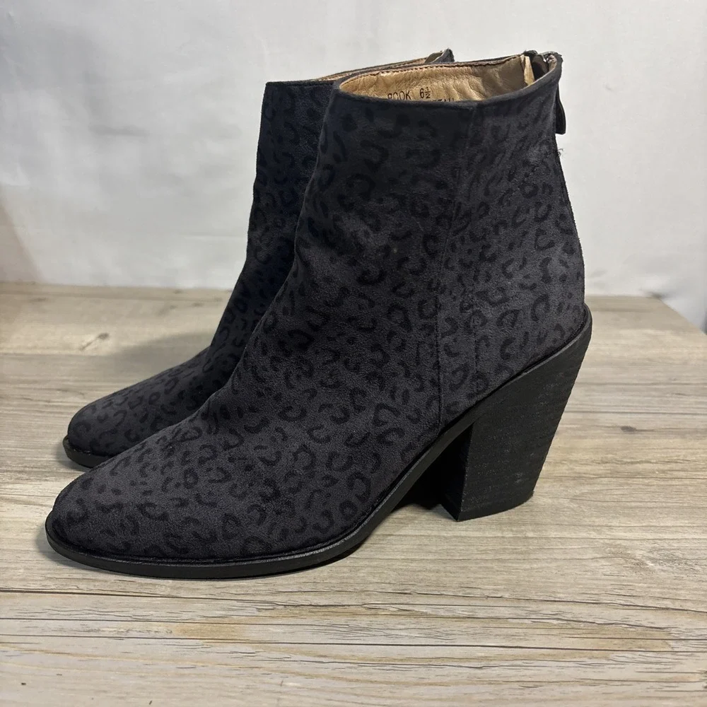 Vintage Havana Black Cheetah 6.5 Rook Trendy Ankle Boot Rear Zip